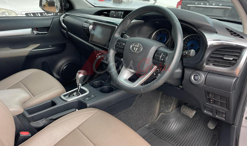 
								Toyota Double Cab Hilux 2017 full									